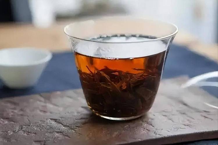 喝茶致肾结石？真相是喝法不对，白开水和茶谁更护肾？