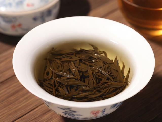 临沧主要四大名茶：勐库大叶种、凤庆滇红、冰岛普洱与昔归古树茶的全面解析