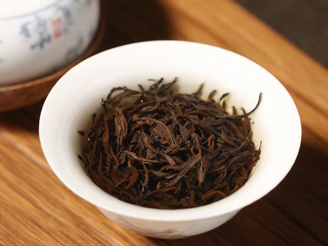 临沧主要四大名茶：勐库大叶种、凤庆滇红、冰岛普洱与昔归古树茶的全面解析
