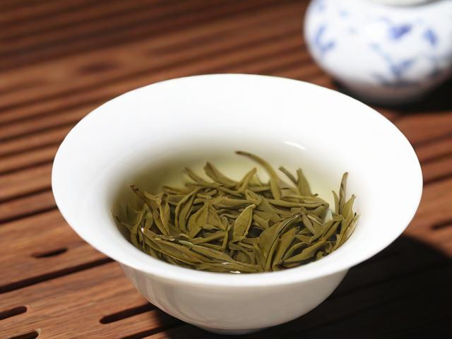 云南四大名茶冰岛:品味高山云雾间的独特韵味