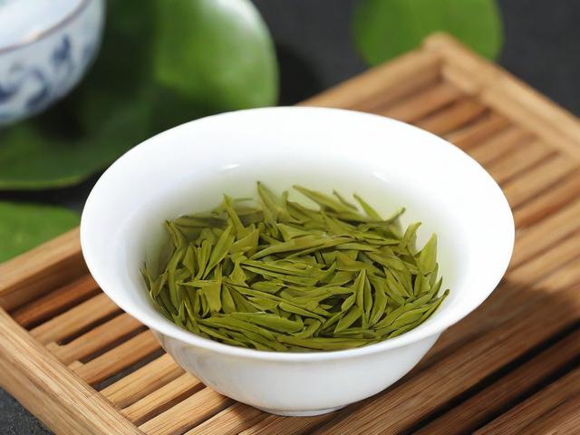 探索绿茶中的十大名茶:功效、产地与鉴别方法全解析