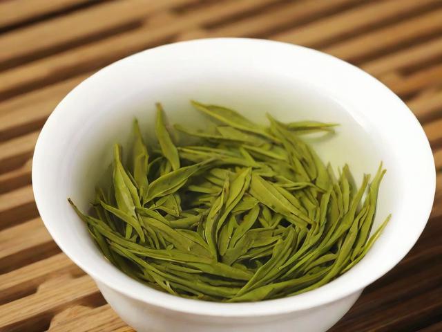 探索绿茶中的十大名茶:功效、产地与鉴别方法全解析