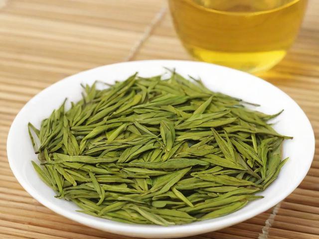 探索绿茶中的十大名茶:功效、产地与鉴别方法全解析