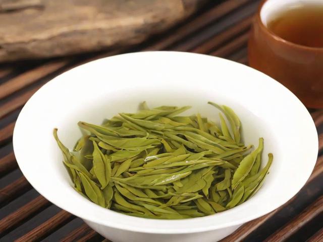 十大名茶碧螺春的历史、产地与品鉴技巧，轻松掌握正宗碧螺春的秘密
