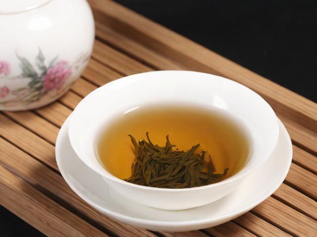 六大名茶的功效与文化价值:全面解析绿茶、红茶、黄茶、白茶、乌龙茶和黑茶