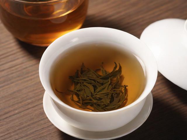 六大名茶的功效与文化价值:全面解析绿茶、红茶、黄茶、白茶、乌龙茶和黑茶