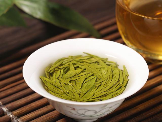 中国四大名茶是哪四种：西湖龙井、碧螺春、铁观音与普洱茶的详细解析