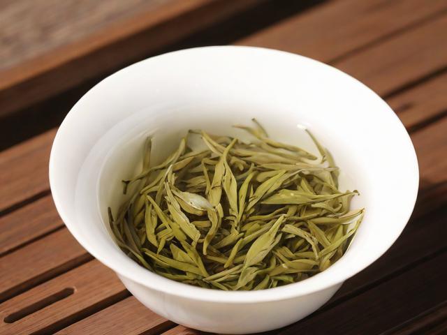 白牡丹干茶的外形特征及品质鉴别技巧，助你轻松挑选优质茶叶