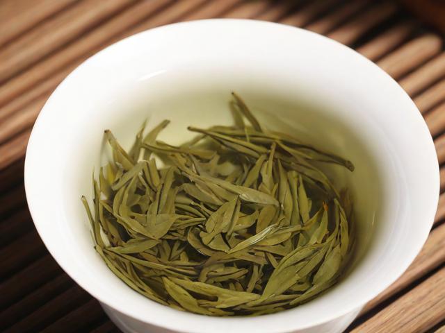 白牡丹干茶的外形特征及品质鉴别技巧,助你轻松挑选优质茶叶