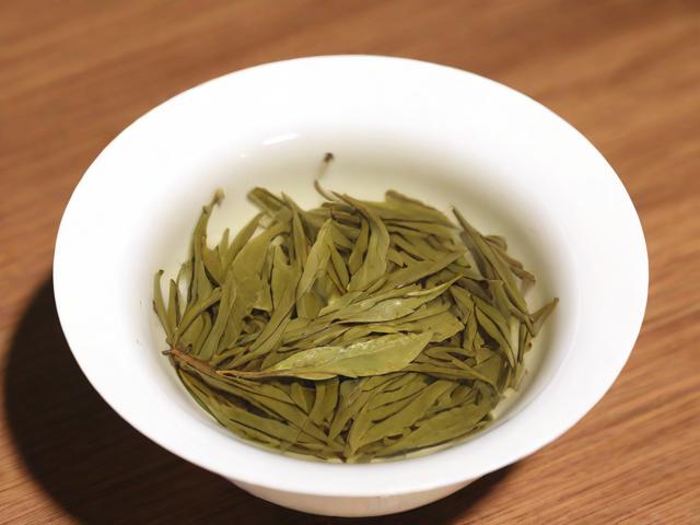 白牡丹干茶的外形特征及品质鉴别技巧,助你轻松挑选优质茶叶