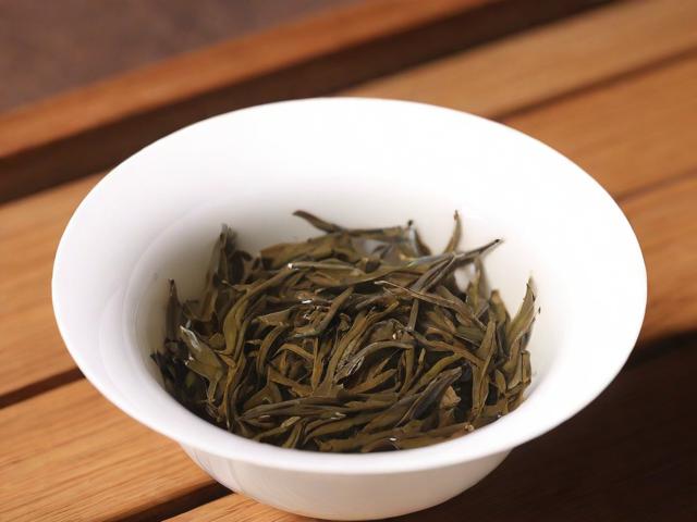 福建武夷山名茶有哪些品牌：大红袍与正山小种的全面解析