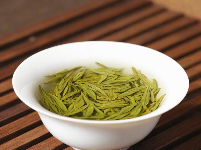 各地名茶种类大全：从西湖龙井到大红袍的品鉴与选购技巧