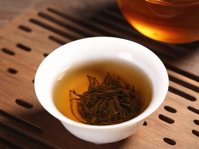 鉴赏茶叶多少钱:全面解析影响价格的关键因素及选购指南