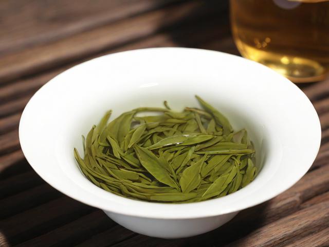 滴翠剑名茶价格分析:历史、品质与消费群体全解析