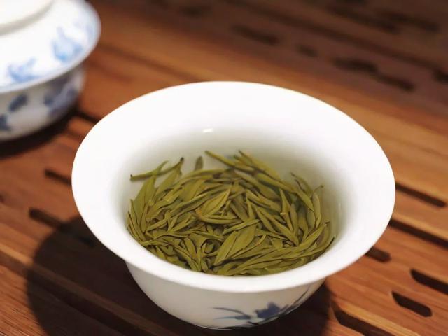 安徽九华山名茶:探索历史、种类与制作工艺的茶文化之旅