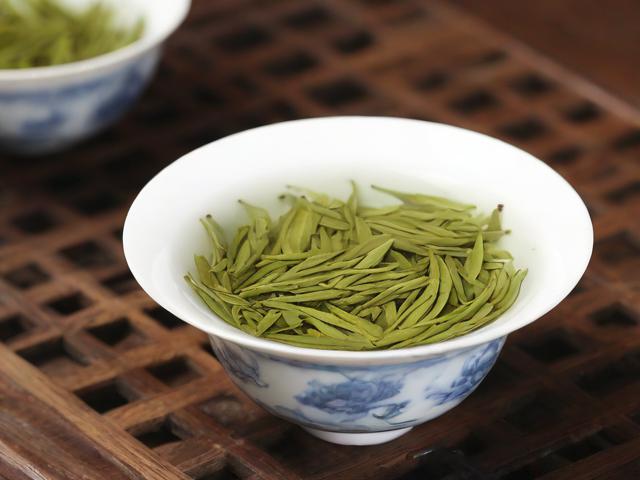 翠茗茶价格分析：市场定位、影响因素及购买建议全面解析