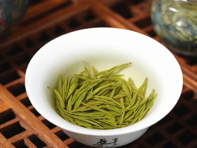 贵州出产什么名茶:探寻都匀毛尖、湄潭翠芽等茶叶的独特魅力