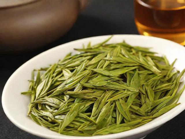 茶叶炒青和烘青哪个贵?工艺与价格差异全解析
