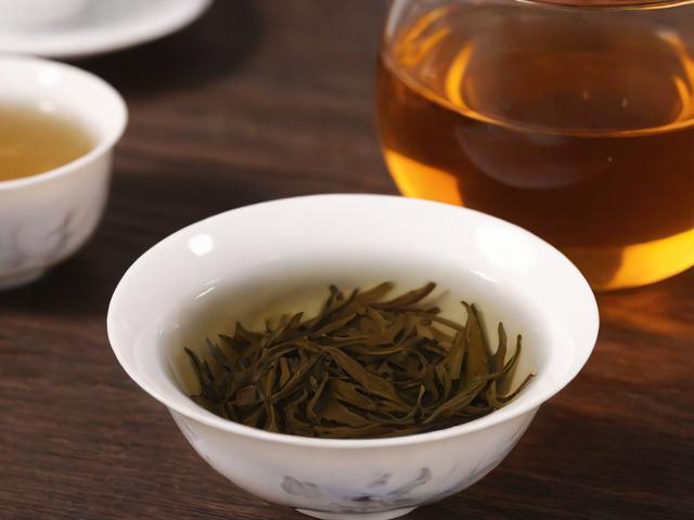 什么茶叶越放越久越好：普洱茶、白茶等长期存放的价值与选择技巧