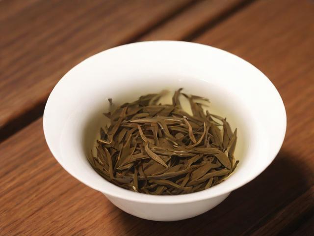 什么茶叶越放越久越好:普洱茶、白茶等长期存放的价值与选择技巧