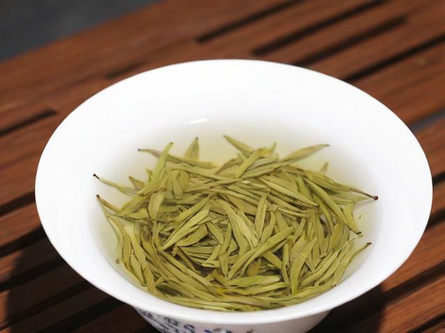 老树白毫银针属于什么茶_白茶中的高端珍品解析
