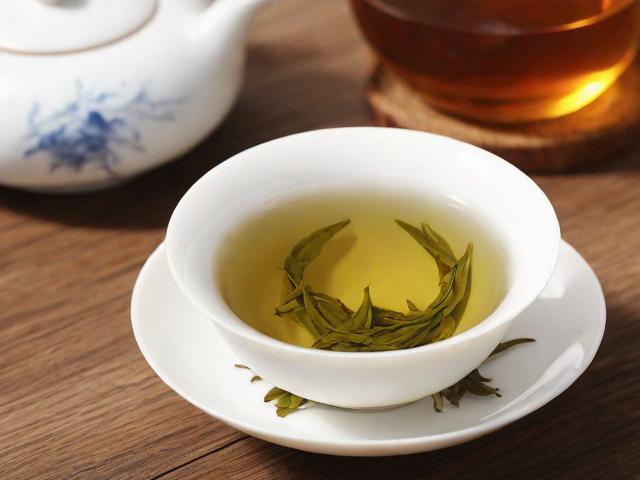 茶的特色全解析:绿茶、红茶、乌龙茶、白茶的风味与健康价值