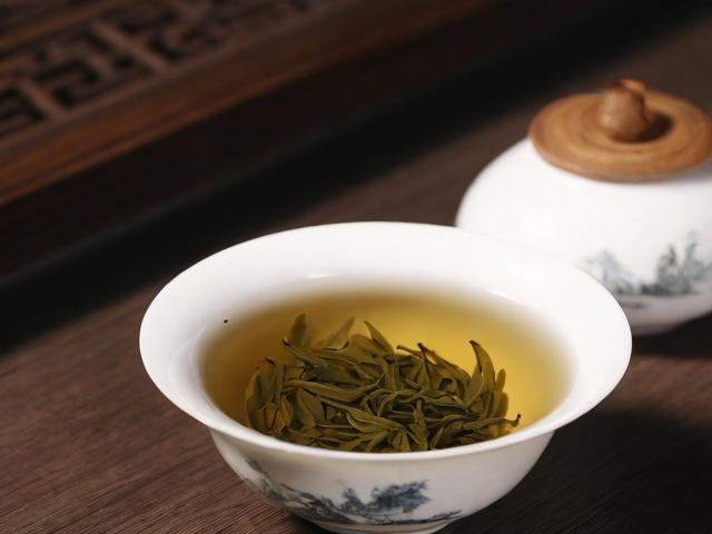 峨眉山普贤茶简介:探寻茶中珍品的文化底蕴与健康价值