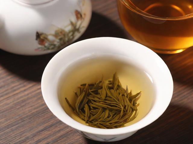 茶叶种类及十大名茶详解：从分类到冲泡技巧全面解析