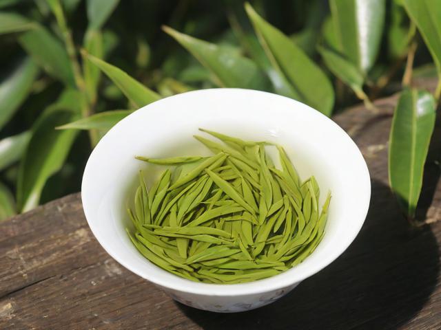 峨眉山什么茶叶有名：竹叶青、峨眉雪芽等名茶详解及选购技巧