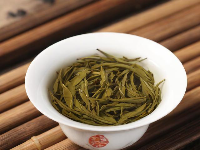 茶是用什么做的:全面解析茶叶原料与制作工艺