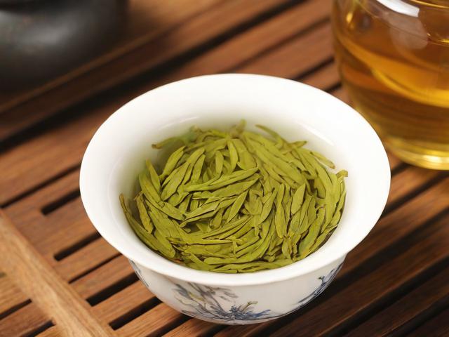 古代名贵茶叶有哪些：龙井、岩茶、普洱、碧螺春的历史与特色