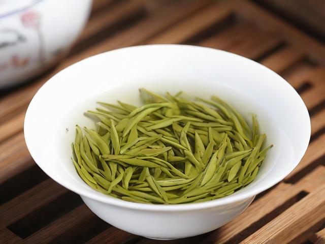毛尖茶长什么样子？全面解析毛尖茶的外形特点及挑选技巧