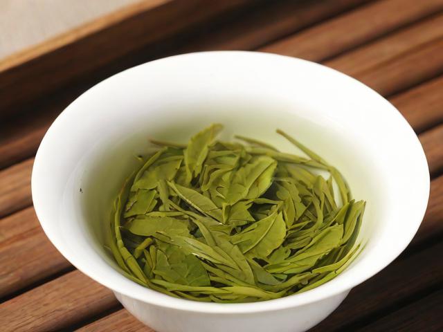 安溪的什么茶叶出名？铁观音与黄金桂的功效及选购技巧