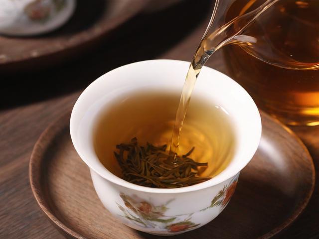 方尝茶叶:品味历史韵味与健康价值的茶中佳品