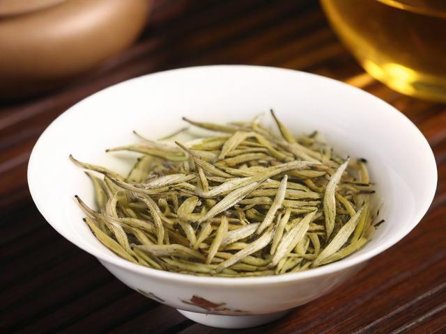 茶银针的功效与冲泡技巧,让你轻松享受高端茶饮