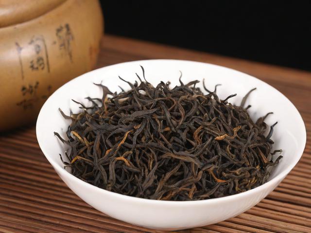 探索海南出名茶叶：五指山红茶、水满绿茶与黎族山兰茶的文化魅力