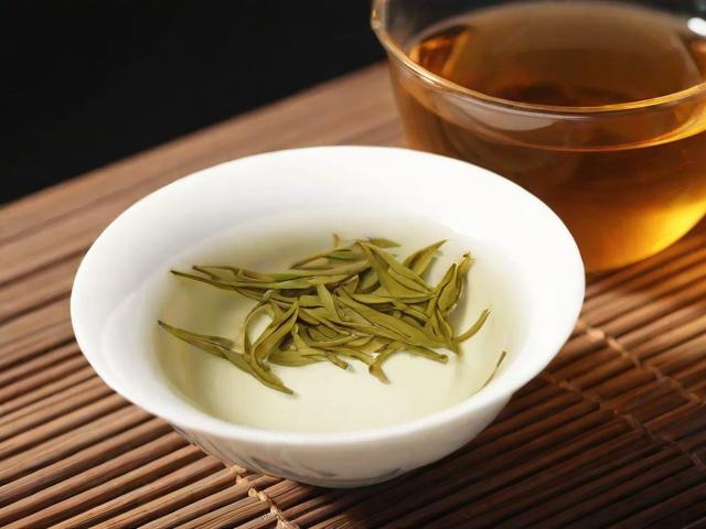 东方茗茶的健康益处与文化魅力：从营养成分到品鉴技巧全面解析