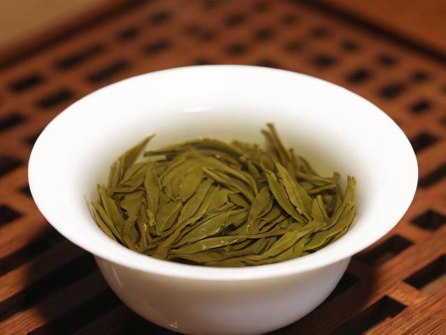 武夷山茶叶品种与文化深度解析：大红袍、水仙、肉桂等岩茶的魅力