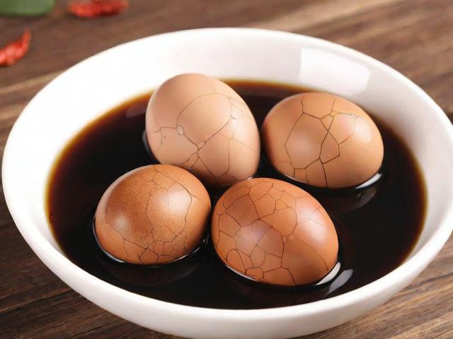 茶叶蛋用红茶还是绿茶更好吃？口感与营养大揭秘