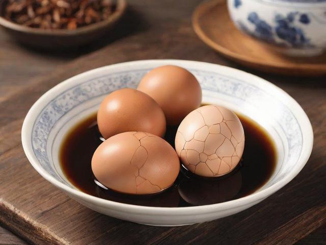 茶叶蛋用红茶还是绿茶更好吃?口感与营养大揭秘