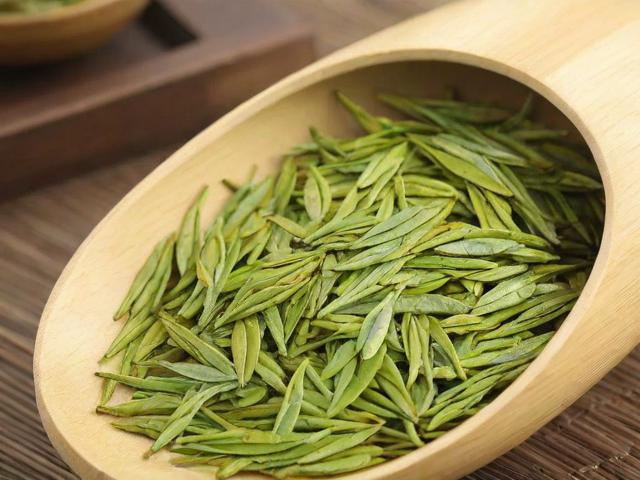 茶叶杀青是什么意思？揭秘制茶关键步骤与品质影响