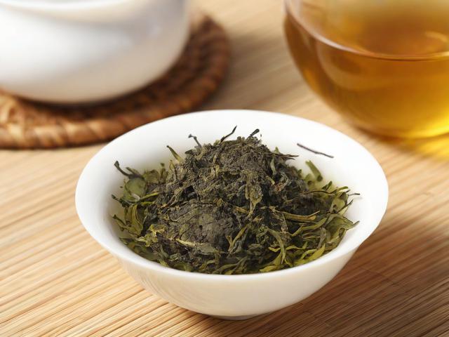 茶叶发霉图片识别与处理指南：如何判断和预防茶叶发霉