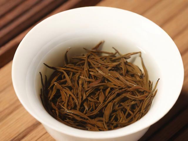 金针茶叶是什么茶？揭秘这种金黄如针的红茶魅力与健康益处