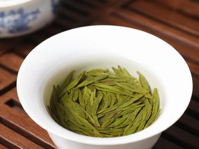 茶叶最贵的多少钱一斤？揭秘顶级龙井、武夷岩茶与普洱老茶的天价之谜