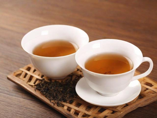 茶叶上浮好还是下沉好？科学解析泡茶时的浮沉现象与品质判断