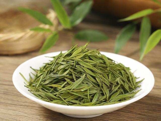竹叶青茶叶多少钱一斤？全面解析价格区间、品质辨别与选购技巧
