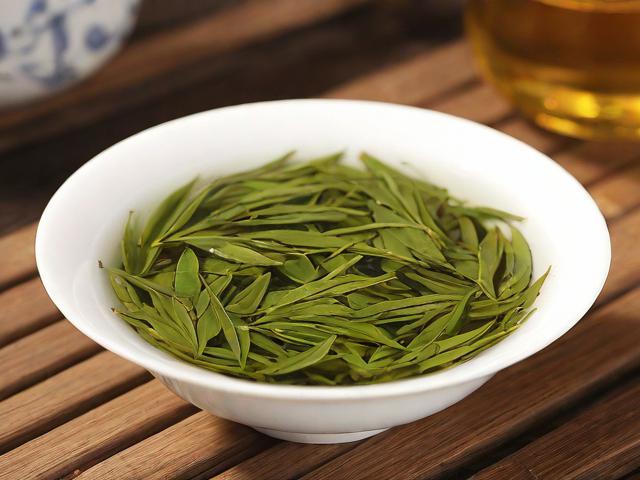 竹叶青茶叶多少钱一斤?全面解析价格区间、品质辨别与选购技巧