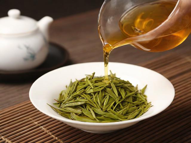 炒茶叶的技巧与工艺详解：从手工炒茶到现代炒茶机的应用