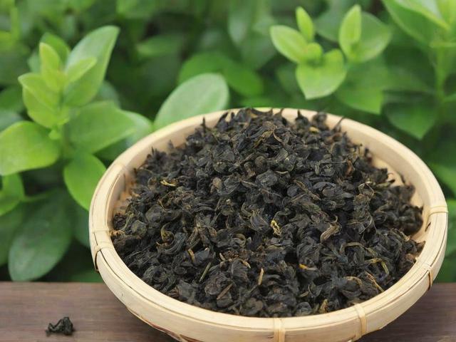 茶叶渣的妙用：从家庭清洁到园艺种植的环保再利用指南