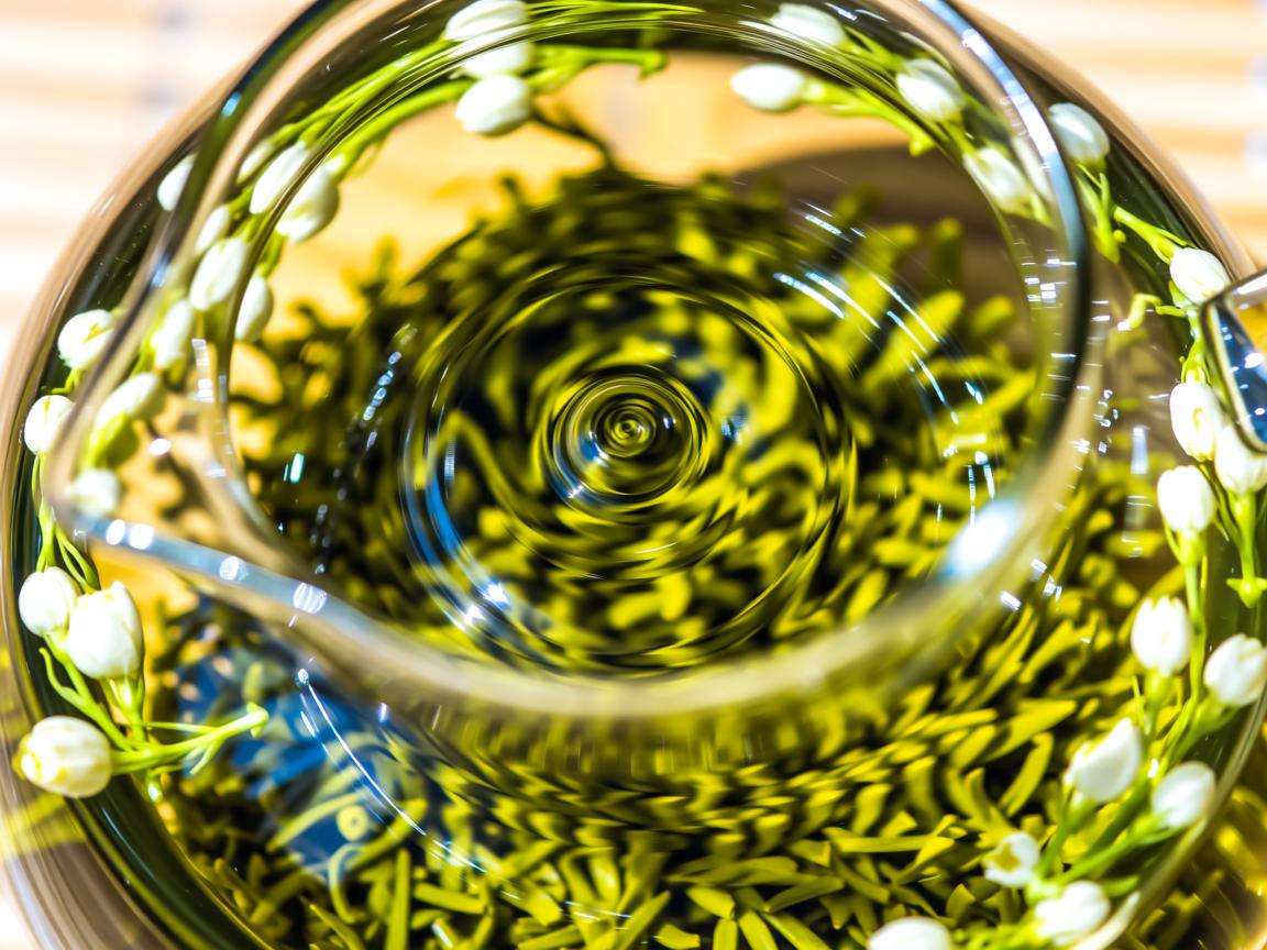泡茶叶怎么不苦涩？掌握水温、时间和茶具的科学搭配秘诀
